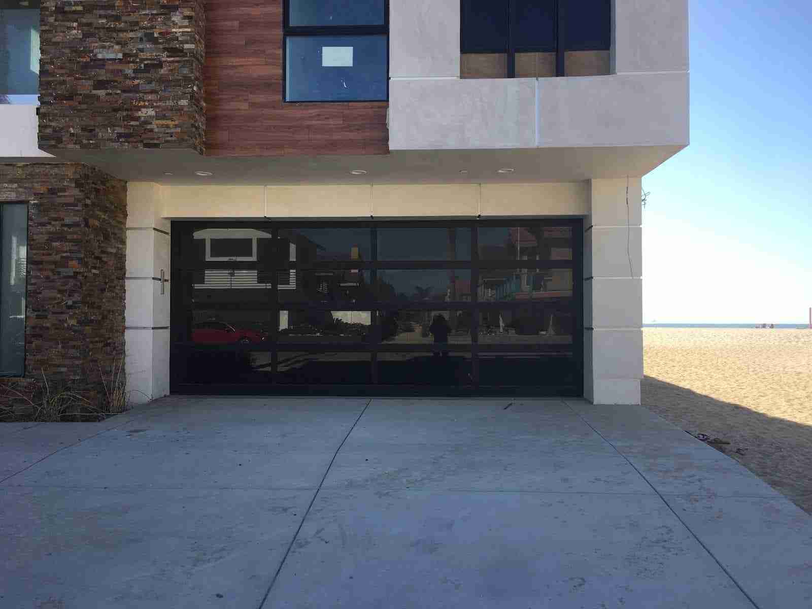 Rio Linda Garage door repair and replacement